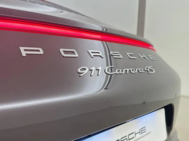 PORSCHE 911 Carrera 4S