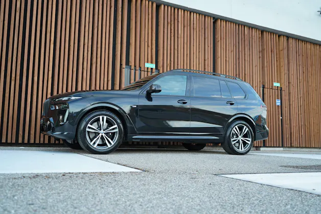 BMW X7 xDRIVE 48V 40i M SPORT PRO BLACK CARBON STEPTRONIC l 380 PS