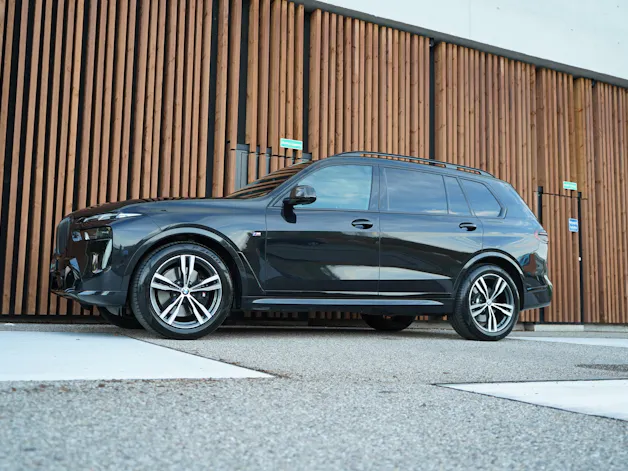 BMW X7 xDRIVE 48V 40i M SPORT PRO BLACK CARBON STEPTRONIC l 380 PS