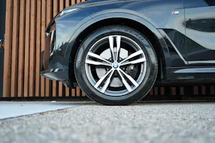 BMW X7 xDRIVE 48V 40i M SPORT PRO BLACK CARBON STEPTRONIC l 380 PS
