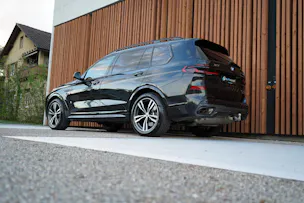 BMW X7 xDRIVE 48V 40i M SPORT PRO BLACK CARBON STEPTRONIC l 380 PS