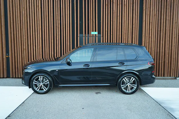 BMW X7 xDRIVE 48V 40i M SPORT PRO BLACK CARBON STEPTRONIC l 380 PS