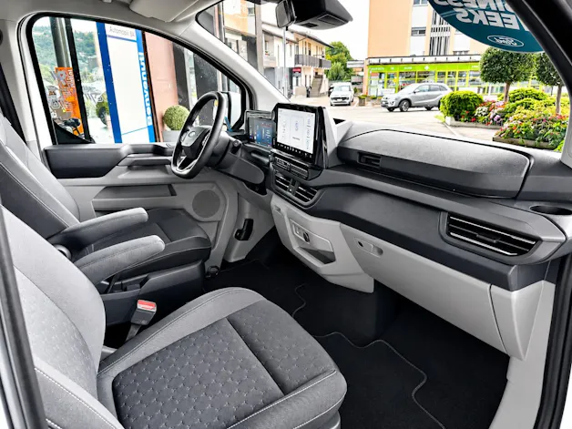 FORD Tourneo Bus 340 L1H1 PHEV Titanium