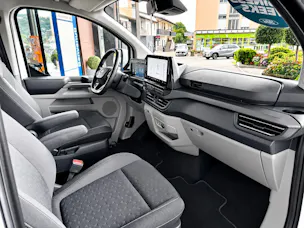 FORD Tourneo Bus 340 L1H1 PHEV Titanium