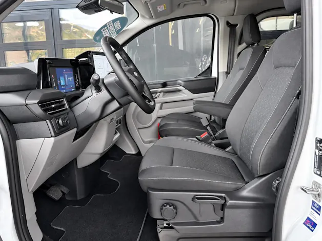 FORD Tourneo Bus 340 L1H1 PHEV Titanium