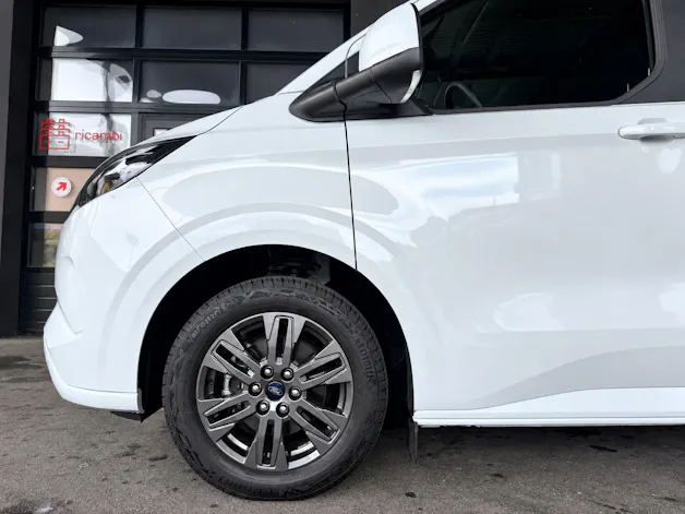 FORD Tourneo Bus 340 L1H1 PHEV Titanium