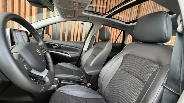 Suzuki S-CROSS 1.5 COMPACT TOP HYBRID l 116 PS
