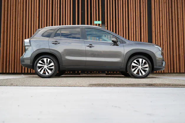 Suzuki S-CROSS 1.5 COMPACT TOP HYBRID l 116 PS