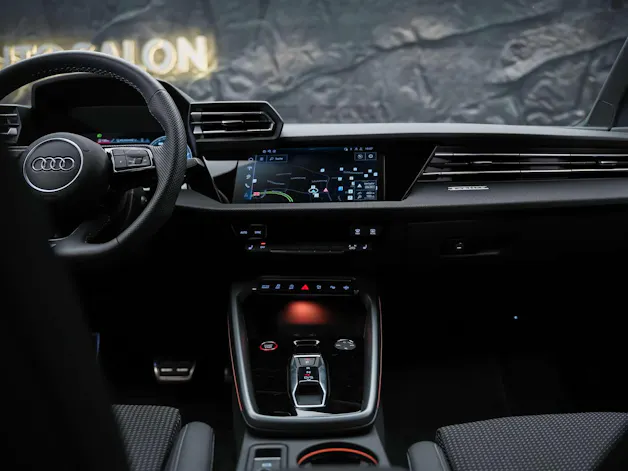 AUDI S3 Sportback TFSI quattro S-tronic*19"Felgen*Werksgarantie*Matrix-LED*Assistenten*
