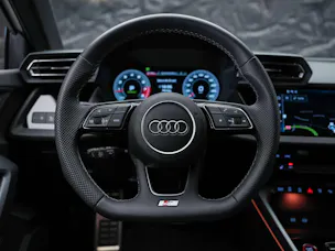 AUDI S3 Sportback TFSI quattro S-tronic*19"Felgen*Werksgarantie*Matrix-LED*Assistenten*