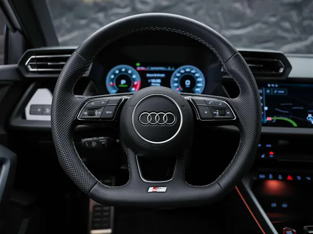AUDI S3 Sportback TFSI quattro S-tronic*19"Felgen*Werksgarantie*Matrix-LED*Assistenten*
