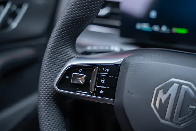 MG HS 1.5 T PHEV Luxury / 360°Kamera / el.Sitze / el.Heckklappe