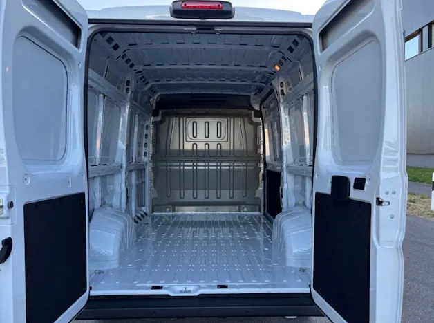 PEUGEOT Boxer 2.2 HDI 335 L2H2