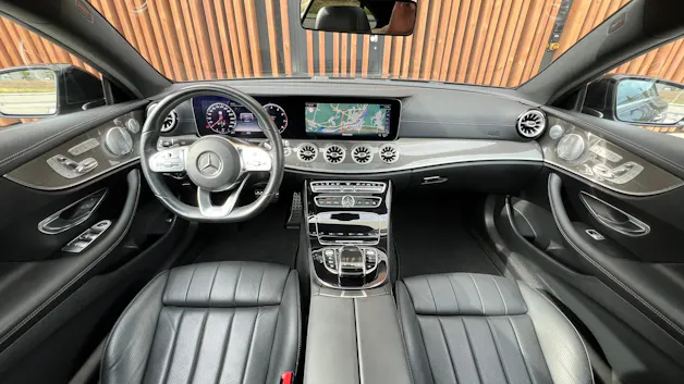 MERCEDES-BENZ E 450 COUPÉ AMG LINE BLACK 4 MATIC 9G-TRONIC l 367 PS