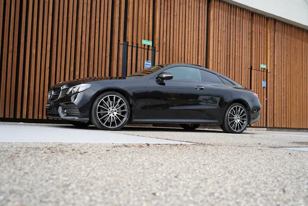 MERCEDES-BENZ E 450 COUPÉ AMG LINE BLACK 4 MATIC 9G-TRONIC l 367 PS