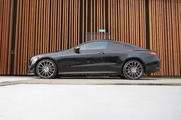 MERCEDES-BENZ E 450 COUPÉ AMG LINE BLACK 4 MATIC 9G-TRONIC l 367 PS