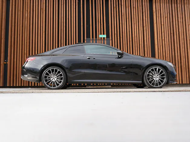 MERCEDES-BENZ E 450 COUPÉ AMG LINE BLACK 4 MATIC 9G-TRONIC l 367 PS