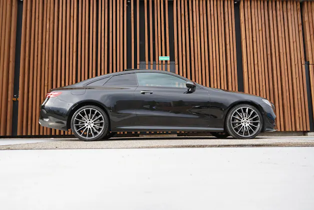 MERCEDES-BENZ E 450 COUPÉ AMG LINE BLACK 4 MATIC 9G-TRONIC l 367 PS