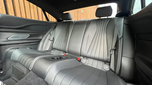 MERCEDES-BENZ E 450 COUPÉ AMG LINE BLACK 4 MATIC 9G-TRONIC l 367 PS