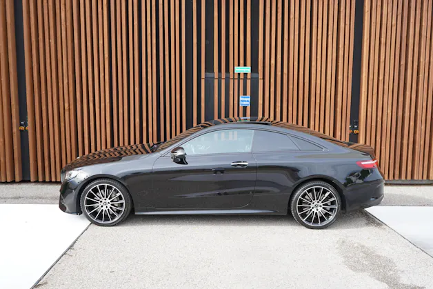 MERCEDES-BENZ E 450 COUPÉ AMG LINE BLACK 4 MATIC 9G-TRONIC l 367 PS