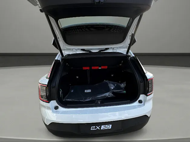 VOLVO EX30 P5 69 kWh Long Range Xcentric Black Edition43235