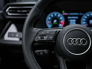 AUDI S3 Sportback TFSI quattro S-tronic*19"Felgen*Werksgarantie*Matrix-LED*Assistenten*
