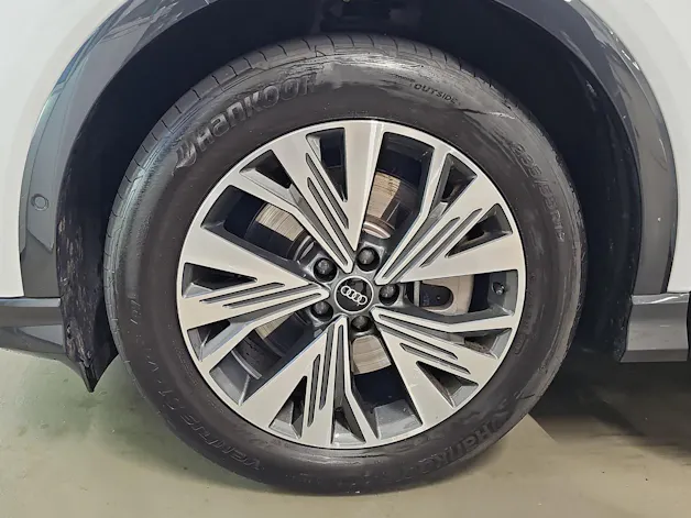 AUDI Q4 e-tron 50 quattro