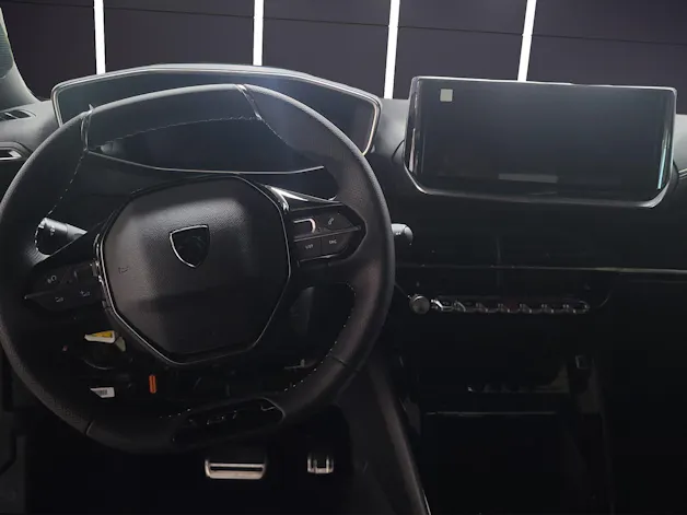 PEUGEOT 2008 1.2 MHEV GT Exclusive