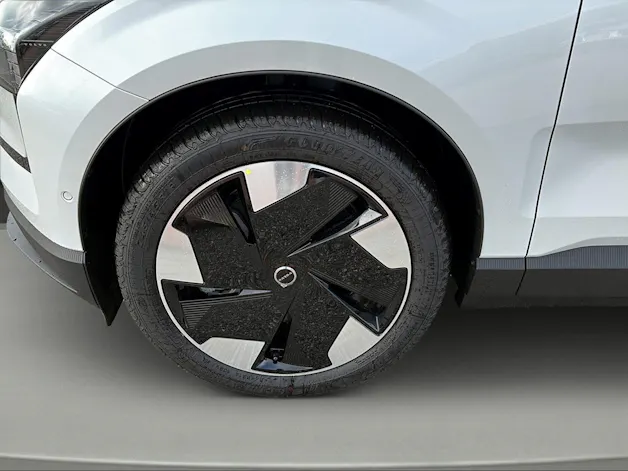 VOLVO EX30 P8 69 kWh AWD Ultra