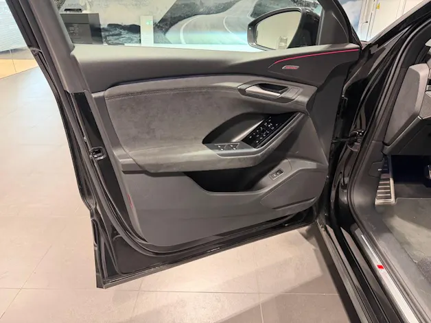 AUDI SQ6 e-tron quattro
