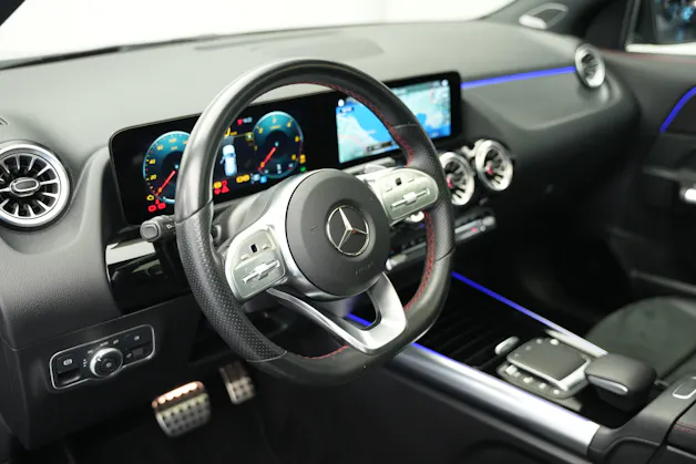 MERCEDES-BENZ GLA 220d 4Matic AMG Line 8G-DCT *CH-Fahrzeug*