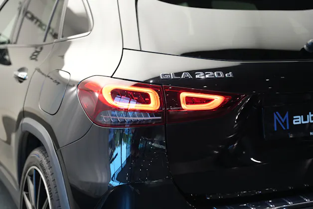 MERCEDES-BENZ GLA 220d 4Matic AMG Line 8G-DCT *CH-Fahrzeug*
