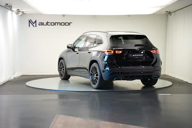 MERCEDES-BENZ GLA 220d 4Matic AMG Line 8G-DCT *CH-Fahrzeug*