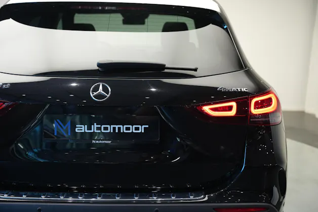MERCEDES-BENZ GLA 220d 4Matic AMG Line 8G-DCT *CH-Fahrzeug*