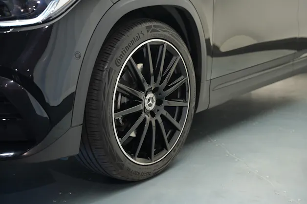 MERCEDES-BENZ GLA 220d 4Matic AMG Line 8G-DCT *CH-Fahrzeug*