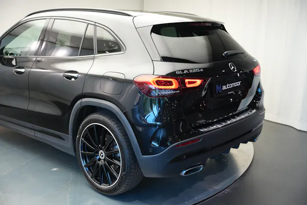 MERCEDES-BENZ GLA 220d 4Matic AMG Line 8G-DCT *CH-Fahrzeug*