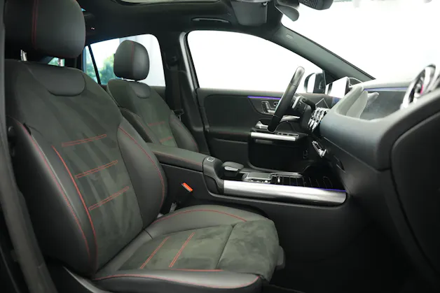 MERCEDES-BENZ GLA 220d 4Matic AMG Line 8G-DCT *CH-Fahrzeug*