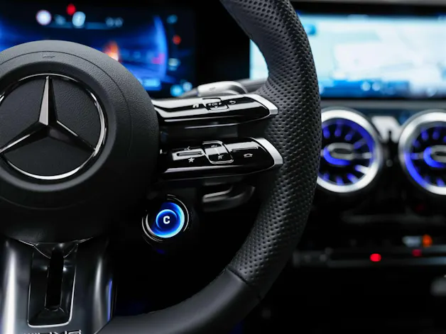 MERCEDES-BENZ A35 AMG 4Matic+ 8G-DCT*20" Felgen*Werksgarantie*Lenkradheizung*Ambientebeleuchtung*