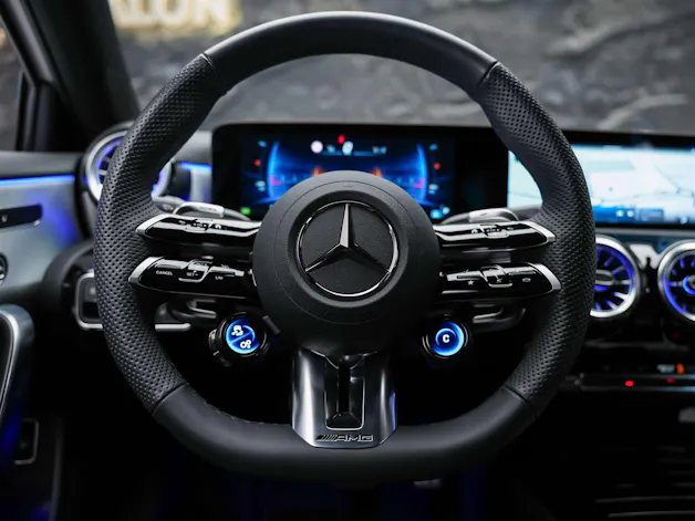 MERCEDES-BENZ A35 AMG 4Matic+ 8G-DCT*20" Felgen*Werksgarantie*Lenkradheizung*Ambientebeleuchtung*