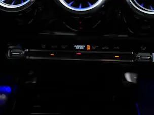 MERCEDES-BENZ A35 AMG 4Matic+ 8G-DCT*20" Felgen*Werksgarantie*Lenkradheizung*Ambientebeleuchtung*