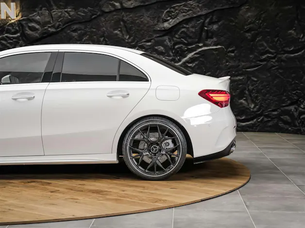 MERCEDES-BENZ A35 AMG 4Matic+ 8G-DCT*20" Felgen*Werksgarantie*Lenkradheizung*Ambientebeleuchtung*