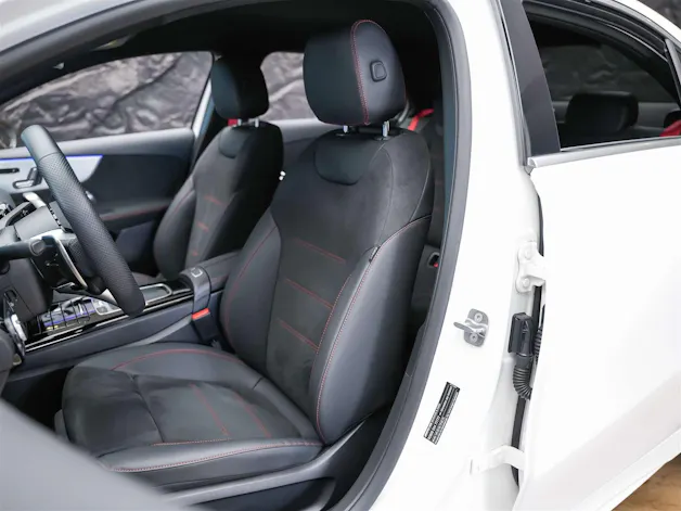 MERCEDES-BENZ A35 AMG 4Matic+ 8G-DCT*20" Felgen*Werksgarantie*Lenkradheizung*Ambientebeleuchtung*