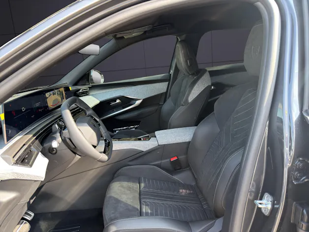 PEUGEOT 3008 1.2 MHEV GT Exclusive