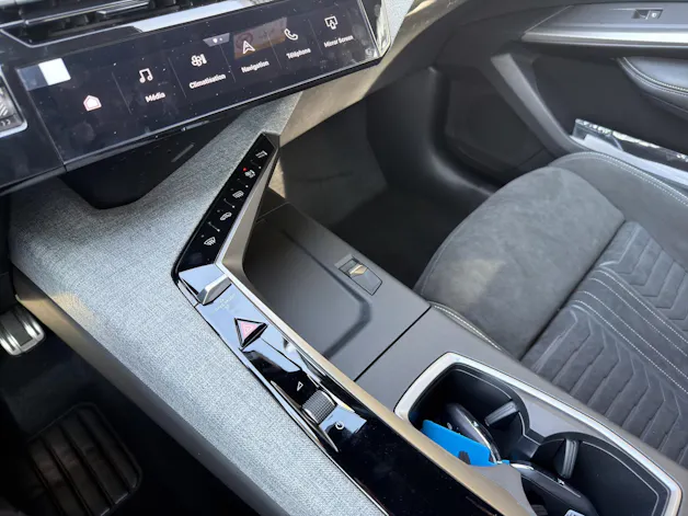 PEUGEOT 3008 1.2 MHEV GT Exclusive