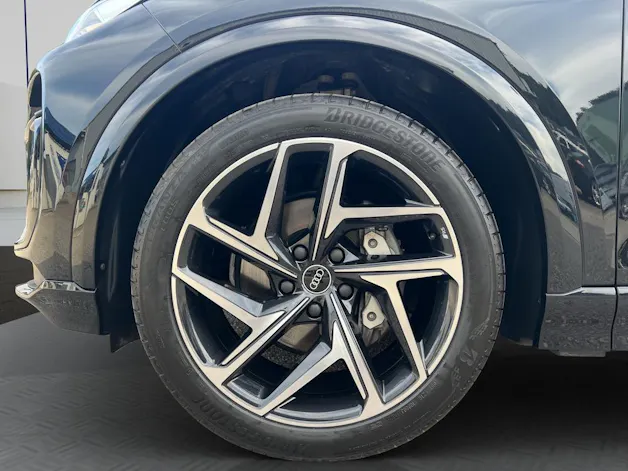 AUDI Q6 e-tron quattro
