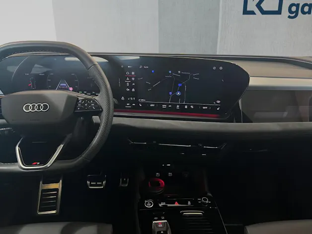 AUDI Q6 e-tron quattro