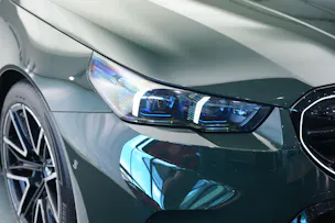 BMW M5 xDrive Touring *Brewster Green* *Keramik* *Pano* *Iconic Glow*