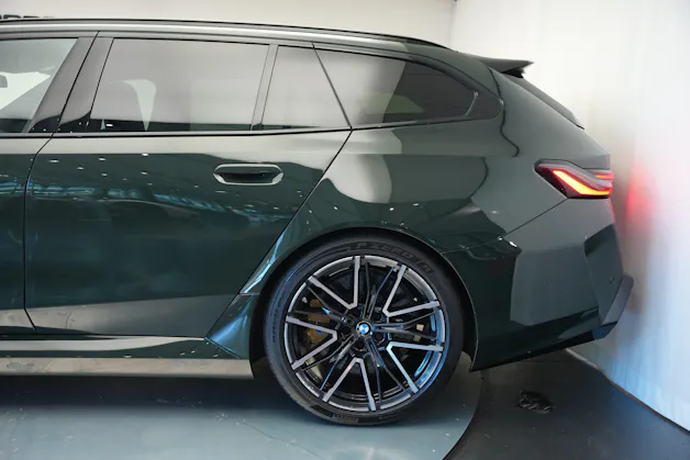 BMW M5 xDrive Touring *Brewster Green* *Keramik* *Pano* *Iconic Glow*