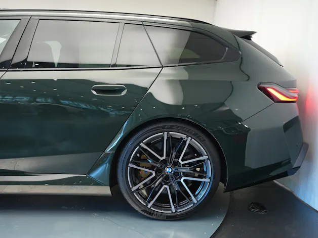 BMW M5 xDrive Touring *Brewster Green* *Keramik* *Pano* *Iconic Glow*