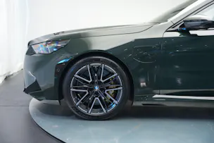 BMW M5 xDrive Touring *Brewster Green* *Keramik* *Pano* *Iconic Glow*